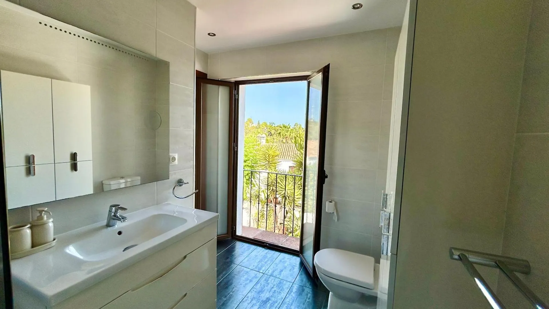 House In Marbella Surrounded By Golf Coursesヴィラ