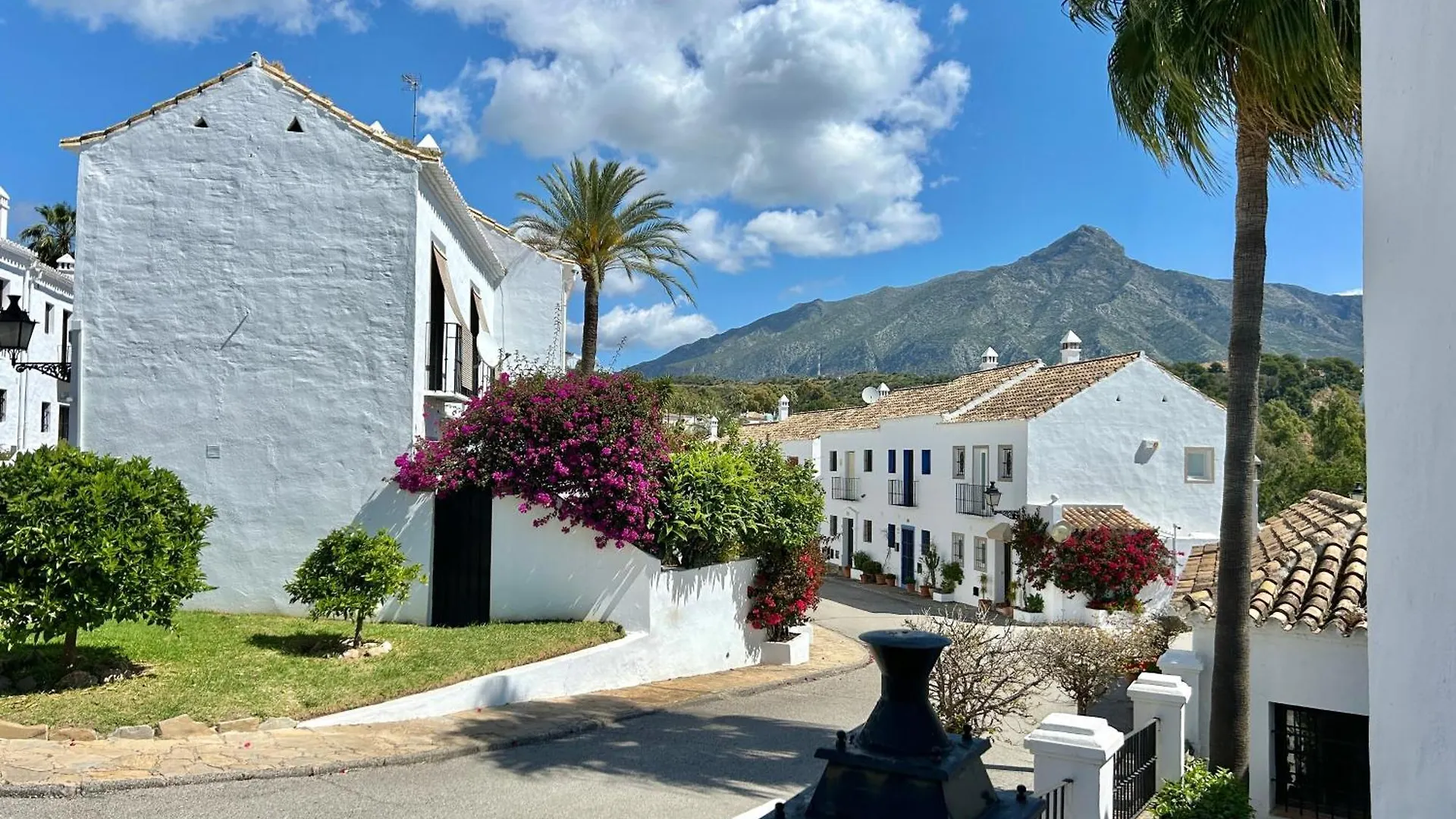 別荘 House In Marbella Surrounded By Golf Coursesヴィラ スペイン